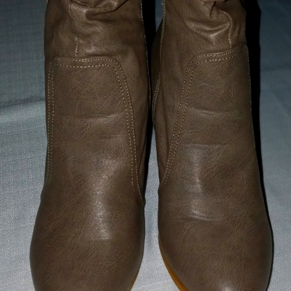 Cushion walk boots